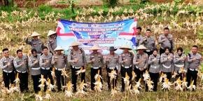 Satlantas Polres Karawang Dukung Program Swasembada Pangan Guna Perkuat Ketahanan Pangan
