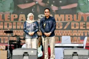 Dandim 0508/Depok, Letkol Inf Triano Iqbal bersama Istri Berikan Sambutan pada Acara Lepas Sambut di Lahan Urban Farming Tanah Merah Kecamatan Cipayung