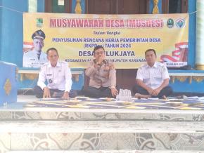 Kapolsek Pakisjaya Polres Karawang Monitoring Giat Rapat Minggon Desa Telukjaya