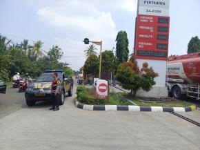Personil Piket Unit Patroli Polsek Tempuran Gelar Patroli siang hari, Guna Antisipasi Gukamtibmas diwilayah hukumnya.

Polres Karawang Polda Jawa Barat - Dalam rangka mencegah