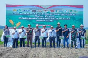Dukung Swasembada Pangan Tahun 2025, Kapolres Karawang Hadiri Penanaman Jagung Serentak Kuartal IV