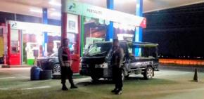 Kanit Sabhara Polsek Batujaya melaksanakan Patroli Prekat di SPBU Batujaya