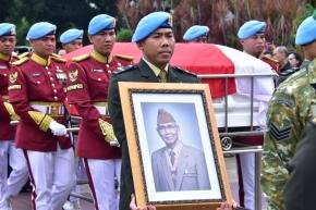 PANGKORMAR HADIRI UPACARA PEMAKAMAN WAKIL PRESIDEN KE-6 RI DI TMP KALIBATA