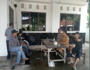 Personil Polsek Tegalwaru Patroli Siang Sambang Kantor Desa Cintalanggeng Edukasi Warga Peduli Kamtibmas