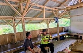 Personil Polsek Tegalwaru Patroli Siang Giat Sambang Warga Juga Sosialisasi Kamtibmas di Desa Mekarbuana