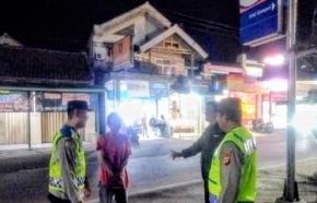 Prekat Polsek Banyusari Giat Patroli Jalan Raya Antisipasi Kejahatan di Wilkum Binaan