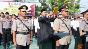 Polresta Karawang Gelar Sertijab Kapolsek Jajaran, Kombes Pol Mario Prahatinto Tegaskan Penguatan Pelayanan Publik