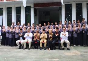 Menteri P2MI Mukhtarudin Ajak Lulusan SMK Pasim Plus Kota Sukabumi Berkarir ke Luar Negeri