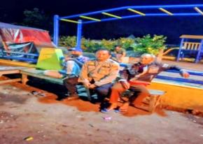 Aipda Deni Setiabudi Bhabin Polsek Banyusari Kembali Ikut Serta Dalam Giat Ronda Bersama Warga