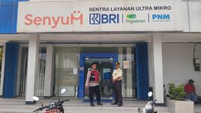 Anggota Batujaya Ciptakan Keamanan Bank BRI Unit Batujaya di siang hari