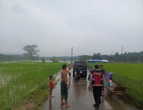 Personel Polsek Pangkalan Pantau Debit Air, Luapan Sungai Cigeuntis dan Cibeet Capai 2 Meter