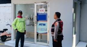 Personel Polsek Lemahabang Sosialisasikan Layanan Call Center 110