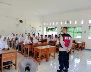 Personil Polsek Giat Bimbingan dan Penyuluhan Pelajar SMA Negeri 1 Tegalwaru Melek Hukum