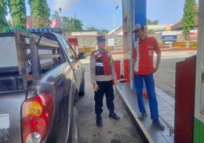 Gencar Kunjungi SPBU, Prekat Polsek Banyusari Berikan Rasa Aman