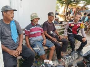Upaya Anggota Polsek Batujaya Sambangi Masyarakat pada saat melaksanakan Ibadah Puasa di Bulan Suci Ramadhan