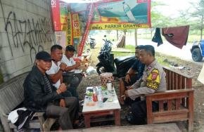 Polri Mengayomi! Bhabinkamtibmas Desa Cibalongsari Sampaikan Sosialisasi Bahaya TPPO Kepada Masyarakat