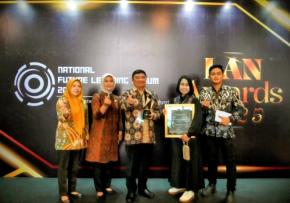 Bupati Garut, Abdusy Syakur Amin Terima Penghargaan Bergengsi LAN Award 2025 dari Lembaga Administrasi Negara Republik Indonesia (LAN RI)