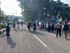Potret Pelayanan Prima Satlantas Polres Karawang saat Masyarakat Nikmati Hari Car Free Day