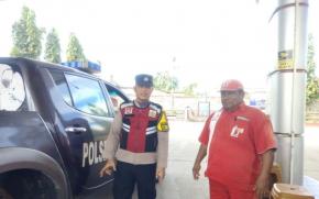 Upaya Brigadir Alpian Budi Kunjungi SPBU, Prekat Polsek Banyusari Berikan Rasa Aman