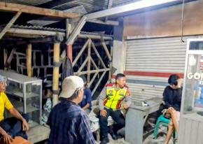 Melalui Giat Ngawangkong, Anggota Polsek Pangkalan Sambangi Warga Parunglaksana Guna Jaga Keakraban