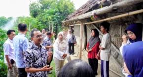 Wabup Kuningan Tuti Andriani Terima Kunjungan Tim BP Taksin & Yayasan GSN di Desa Cimahi Serahkan Bantuan Rutilahu