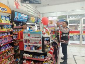 Upaya Rutin dilaksanakan Anggota Polsek Tempuran Polres Karawang, Patroli Ke pertokoan Wilayah hukumnya Antisipasi Guan Kamtibmas.