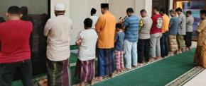 Polsek Klari Gelar Tarawih di Masjid Al Danish Hari Pertama Bulan Ramadhan