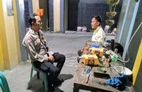 Jaga Sinergi dengan Mitra Keamanan, Polisi di Telukjambe Timur Lakukan Patroli Prekat ke Security Perum GMV