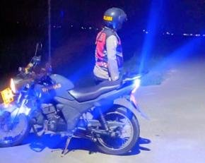 Aipda Abdul Anggota Prekat Polsek Banyusari Giat Patroli Jalan Raya Antisipasi Kejahatan