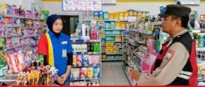 Personil Polsek Tempuran Cek CCTV minimarket Guna antisifasi gukamtibmas di wilayah hukumnya.