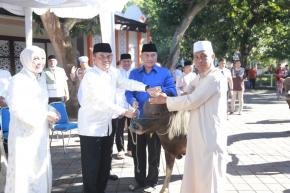 Polda NTB Sembelih Ratusan Hewan Kurban, Daging Dibagikan Kepada Masyarakat Penerima Manfaat