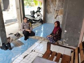 Bhabinkamtibmas Polsek Klari Ingatkan Orang Tua Awasi Medsos Anak