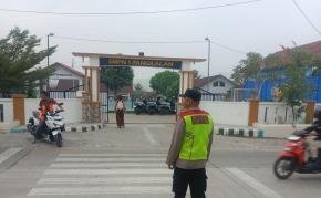 Kapolsek Pangkalan Bersama Personel Sapa Warga saat Laksanakan Gatur Pagi di Titik Rawan Kemacetan