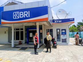 Personil Polsek Tempuran laksanakan Patroli Siang hari ke perbankan Wilkum kecamatan Tempuran, Pastikan objek Vital dalam keadaan aman.