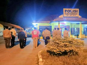 Kapolsek Rengasdengklok Pimpin Apel KRYD Malam Minggu Sekaligus Pengamanan Haul Akbar Syaikh Abdul Qodir Al-Jaelani di Ponpes Al-Bhagdadi
