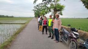 Anggota Polsek Batujaya bersama Bhabinsa Batujaya Monitoring Kegiatan Ngabuburit di Wilayah Hukum Polsek Batujaya