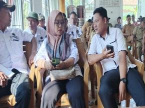 Bhabinkamtibmas Polsek Tegalwaru Ikuti Rapat Minggon di Desa Kutamaneuh Imbau Waspada Kamtibmas