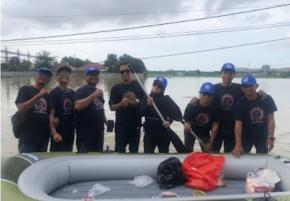 IWOI Karawang Hadir di Tengah Banjir, Bagikan Nasi Kotak dan Snack untuk Warga Terdampak