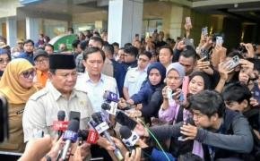 Presiden Prabowo Subianto Hadir di RSUD Bekasi, Menguatkan Korban Luka dan Menenangkan Keluarga