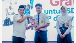 Kado Hari Anak dari Pemkab Karawang, LKS Gratis untuk Seluruh Siswa SD dan SMP Negeri