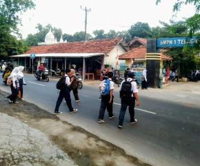 Pastikan Arulin Kondusif, Bhabinkamtibmas Polsek Telagasari Lakukan Gatur Pagi