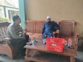 Jalin Silaturahmi Jelang Pilkades Bhabinkamtibmas Polsek Kotabaru Sambangi Tokoh Agama