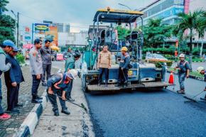 Kapolres Karawang dan Forkopimda Lakukan Pengecekan Perbaikan Jalan Strategis Pada Operasi Lilin Lodaya 2025