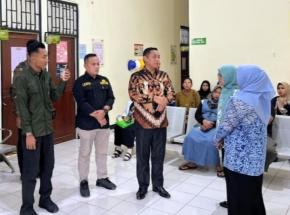 Pastikan Layanan Publik Berjalan Optimal, Plt Bupati Bekasi Sidak Kecamatan dan Puskesmas