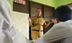 Tri Adhianto Tinjau SDN 7 Teluk Pucung, Pastikan Ruang Kelas Aman untuk Anak-Anak Bekasi 