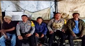 Jaga Kedekatan, Bhabinkamtibmas Laksanakan Giat Ngawangkong dengan Masyarakat Wilayah Binaan