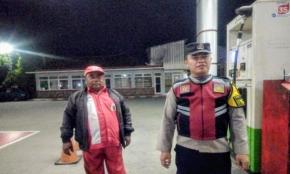 Kunjungi SPBU, Prekat Polsek Banyusari Brigadir Alpian Budi Berikan Rasa Aman*