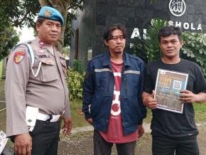 Polsek Banyusari Melaksanakan Sosialisasi QR Barcode ke Masyarakat Pengaduan Divisi Propam Polri 