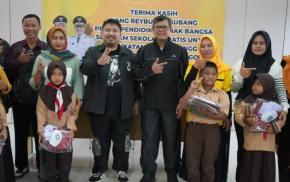 Seragam Gratis untuk Masa Depan Anak Desa, Bupati Subang Wujudkan Janji Pendidikan Berkeadilan