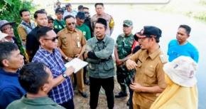 Plt Bupati Bekasi Turun ke Sawah, Pastikan Air Kembali Mengalir untuk Selamatkan Lahan Petani Pebayuran